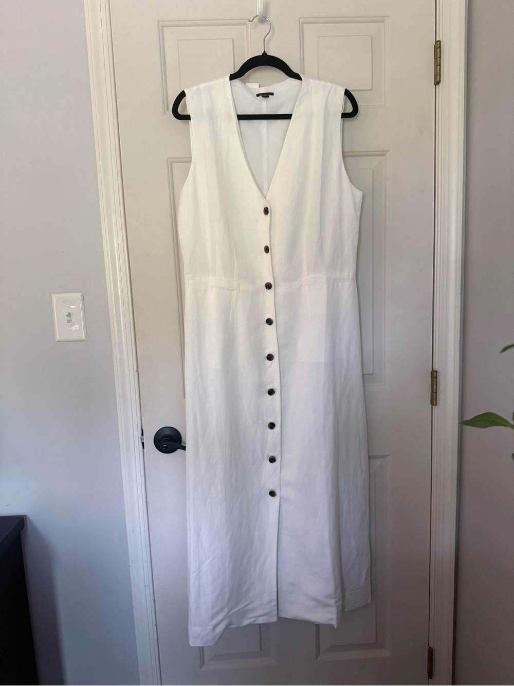 Ann Taylor White Sleeveless Button-Front Maxi Dress